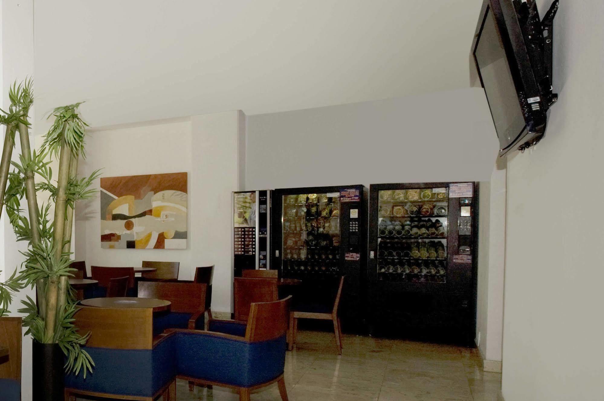 Hotel One Queretaro Plaza Galerias Exterior foto