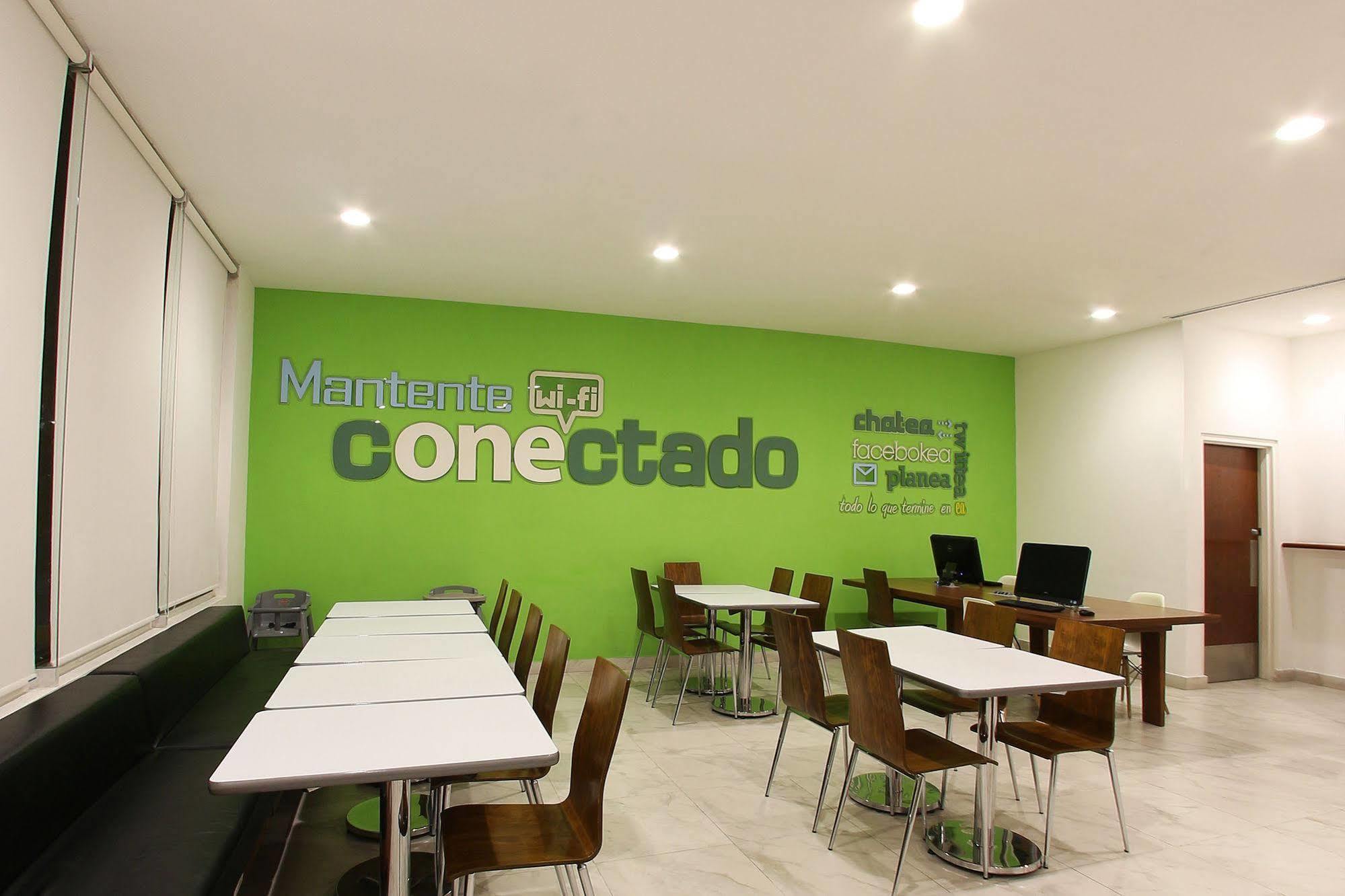 Hotel One Queretaro Plaza Galerias Exterior foto