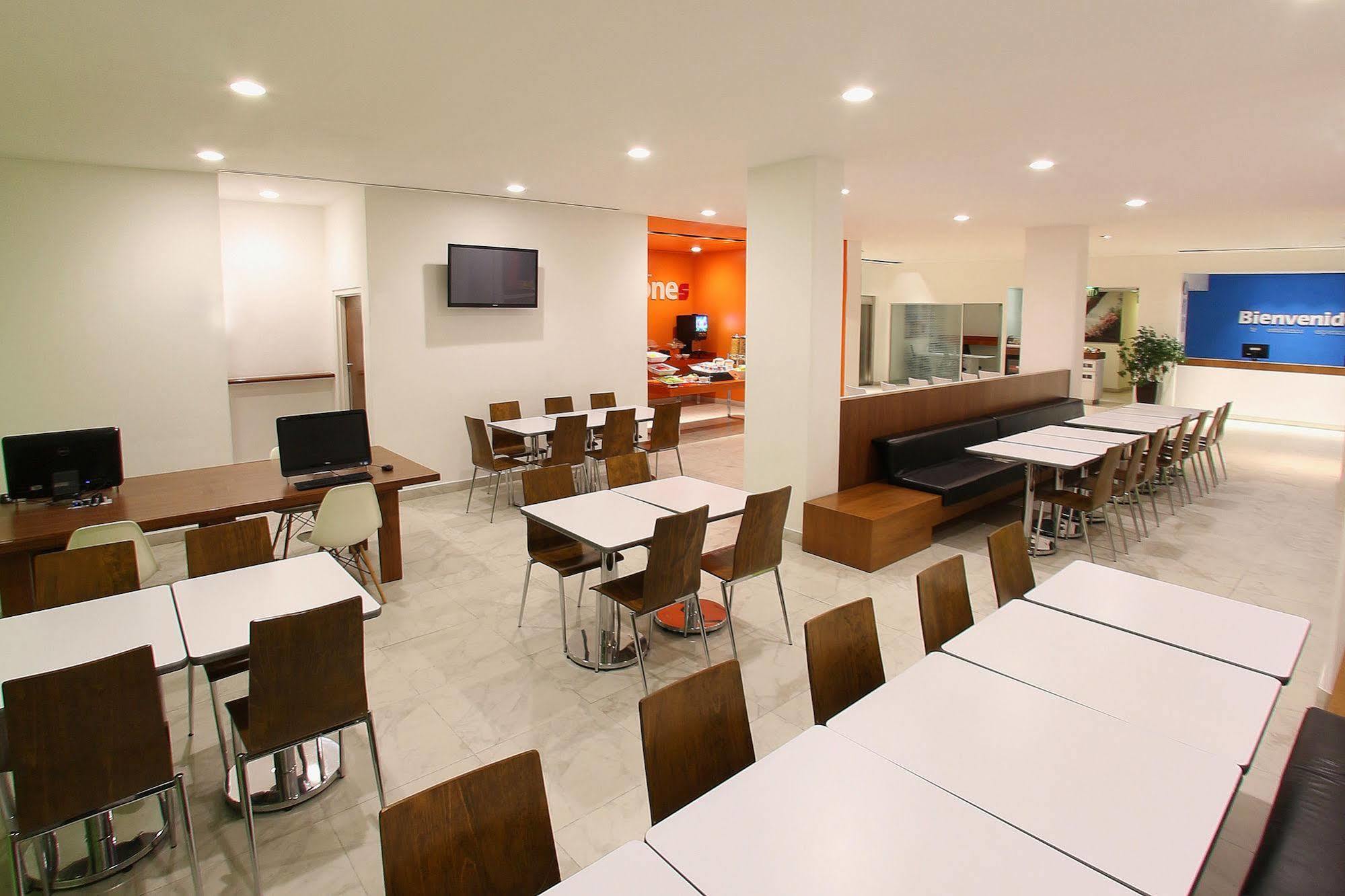 Hotel One Queretaro Plaza Galerias Exterior foto