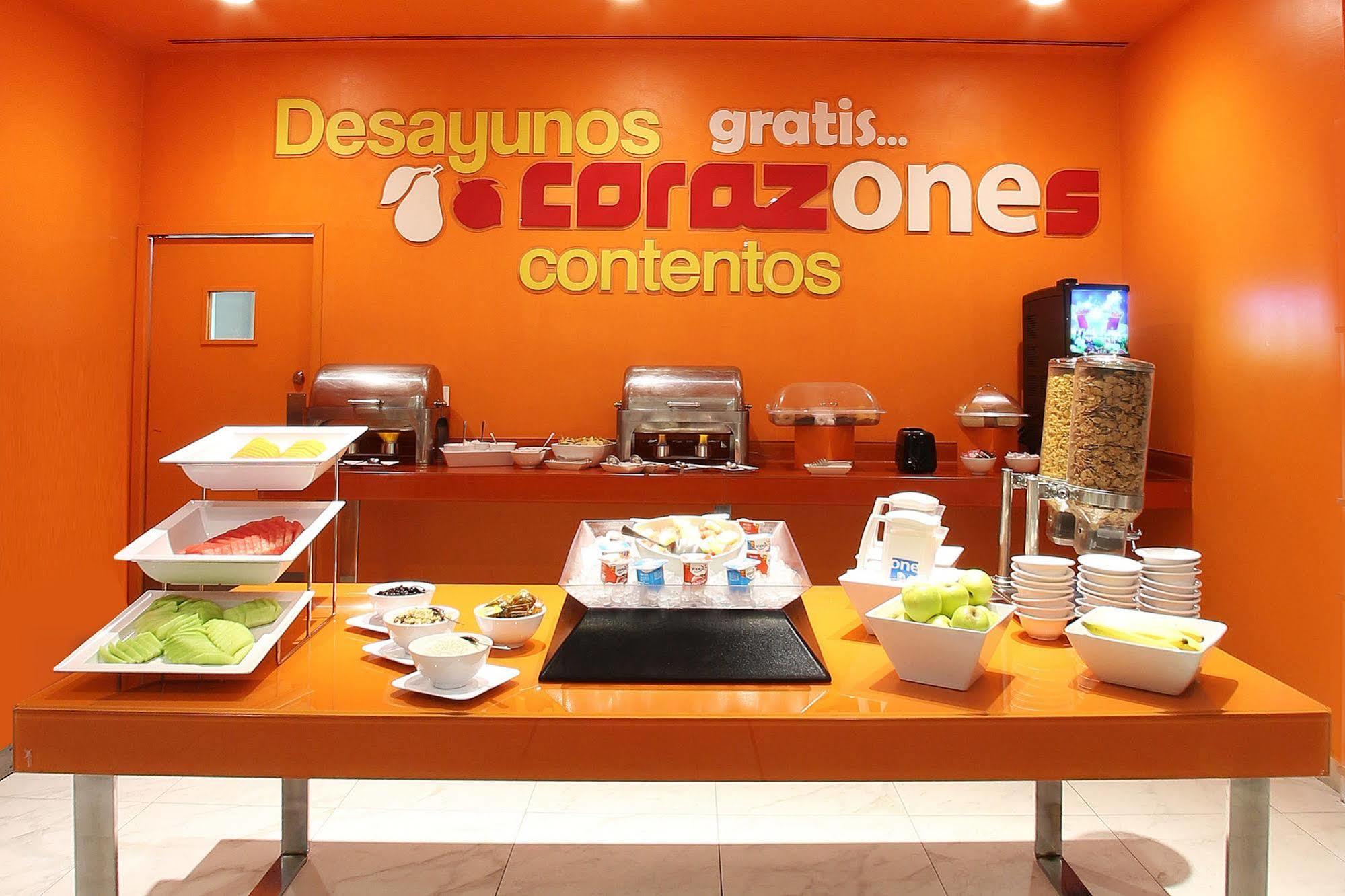 Hotel One Queretaro Plaza Galerias Exterior foto